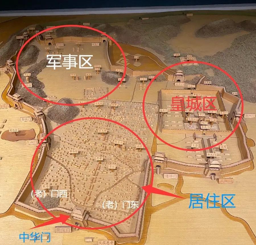如今，南京城内已基本住满，城墙内各处人口密度都极高。西北路网稀疏，一是此地丘陵众