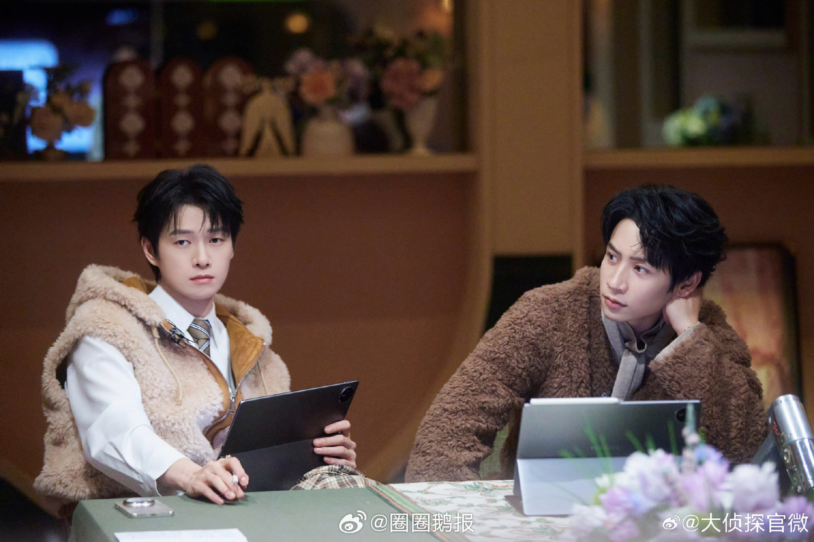 大侦探变恋综了何炅杨蓉十指相扣 俺真不中了！！大侦探变恋综了哈哈哈哈哈哈哈！大昕