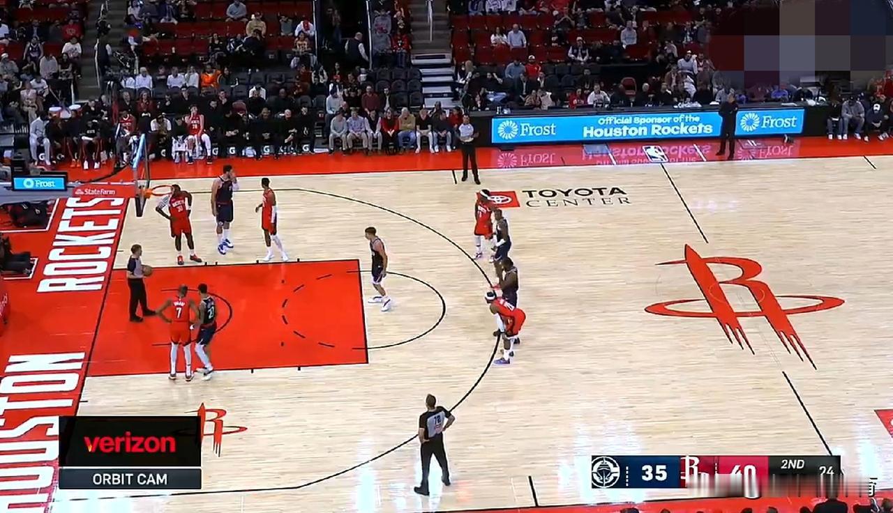 不应该呀，火箭这主场上座率怎么还这么低？
老火箭球迷应该都知道，火箭队的主场上座