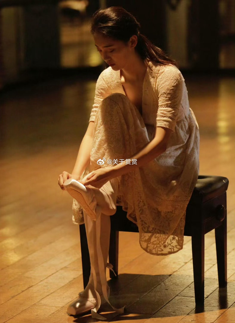 田依桐一年级综艺芭蕾造型氛围感 