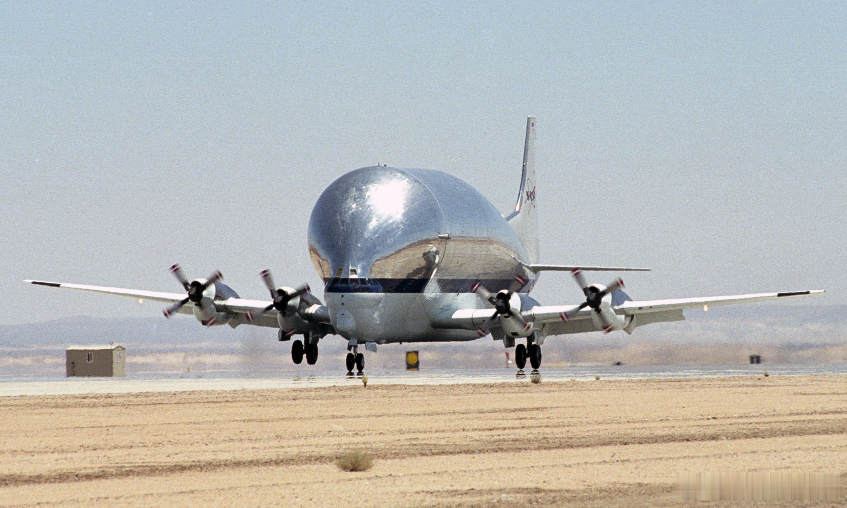 NASA旗下的"超级古比鱼"（Super Guppy）运输机在近期极端天气中受损