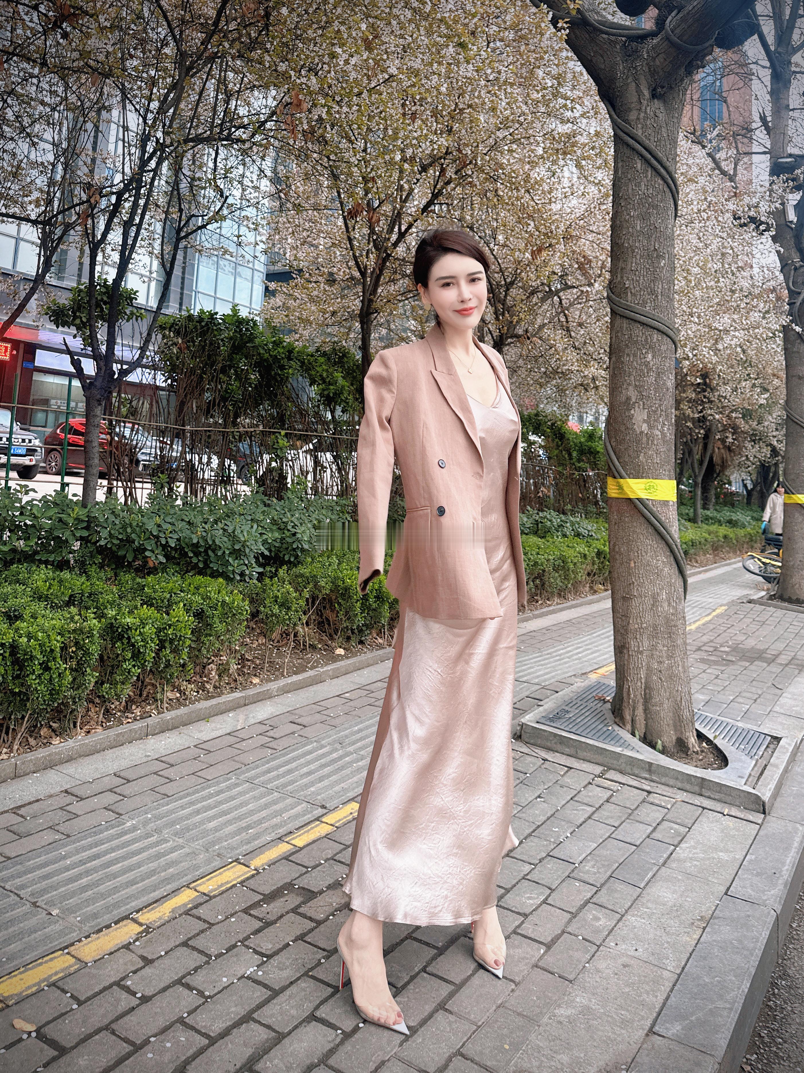 樱花树下站谁都美 西安·科技路沿线