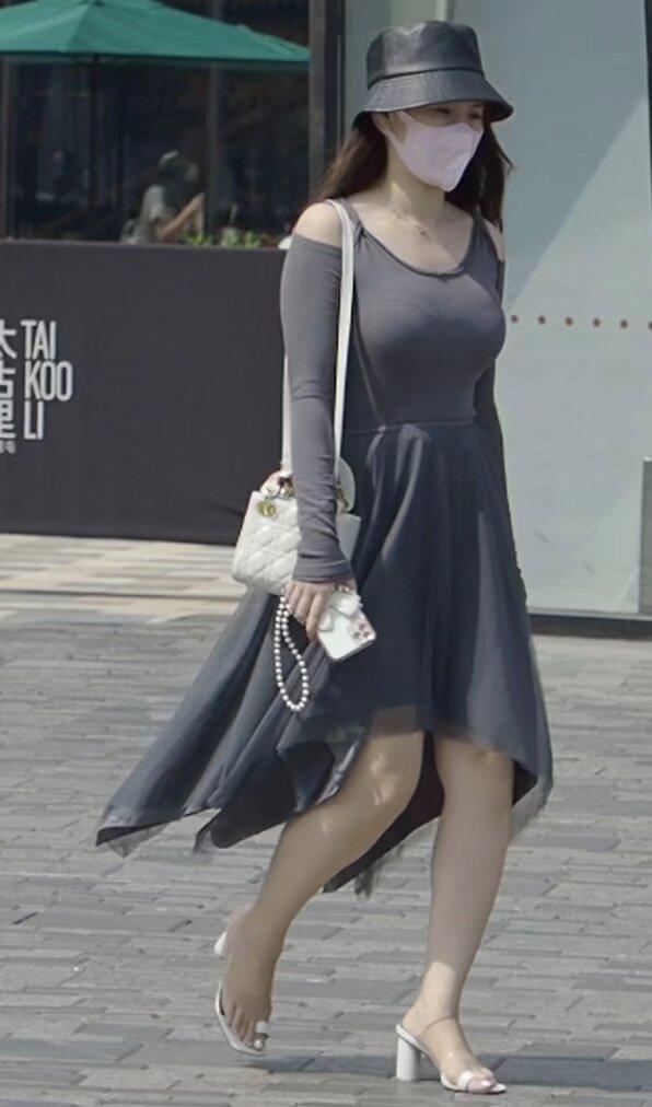 所有的节日都不是为了礼物， 而是提醒大家不要忘了爱与被爱。