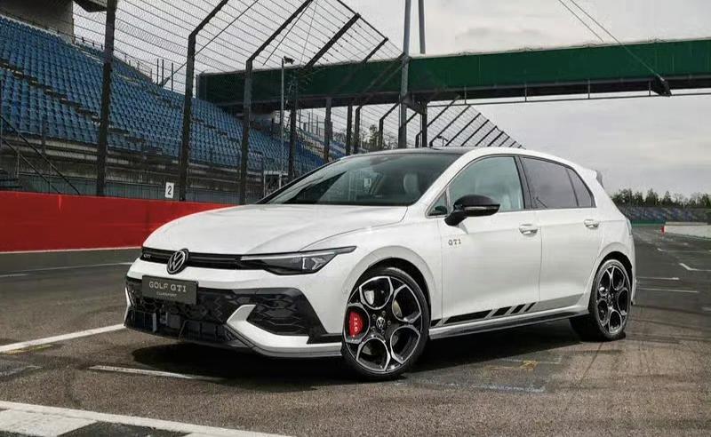 【新款大众高尔夫GTI Clubsport官图发布 最大功率300马力】北京时间