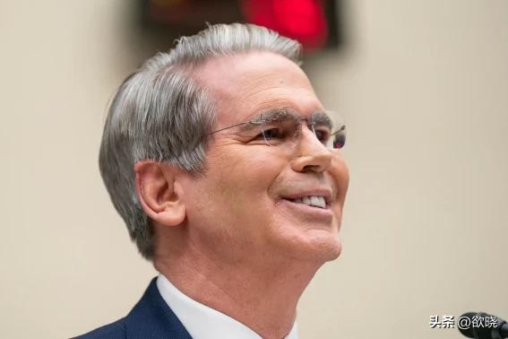 在国会山，财政部长贝森特的证词变成了侮辱和争吵

（没有立场，只是吃瓜群众，看看