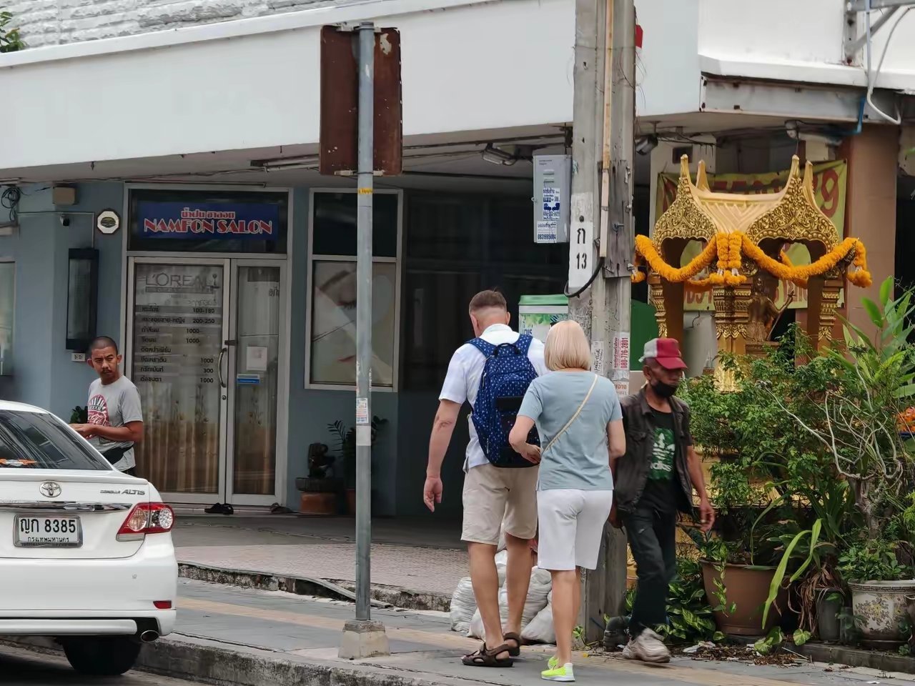 在泰国，发现一个有趣现象，欧美人都是自由行，中国人多是随团，被导游宰割。其实，自