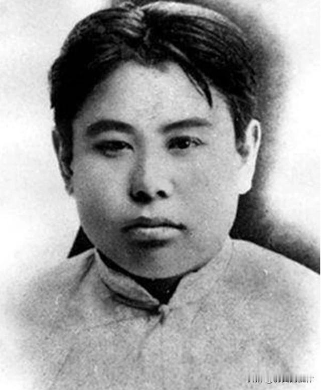 200两黄金背后的背叛：八路军护送巨款遭黑枪，第二声枪响改写结局
 
1939年