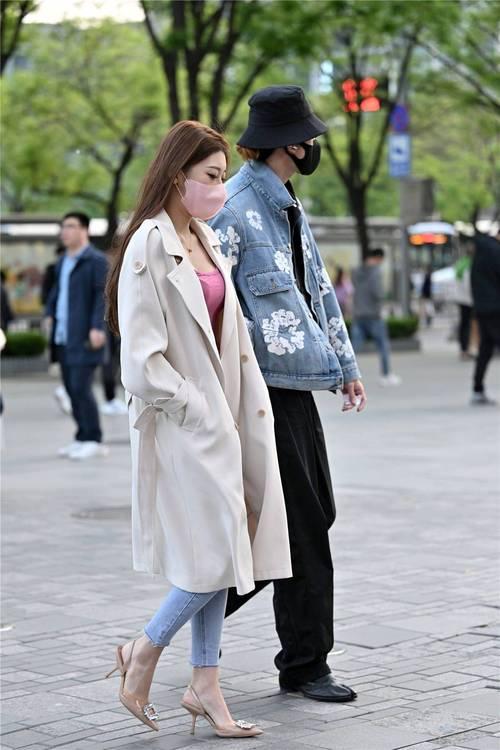 远敬衣帽，近敬才这句话，是千古不变的道理。要不自古以来人们外出，都要讲究衣着整洁