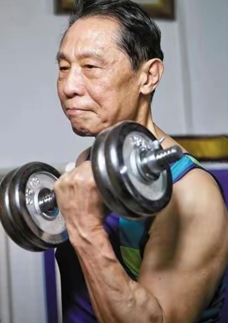 经常生气真的会生病！钟南山院士分享养生心得：生命不息，运动不止。

85岁的钟南