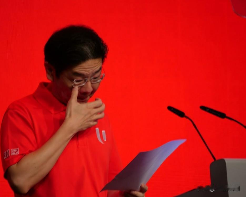 【小国的无奈：新加坡的困境与反思】
 
2026年五一劳动节集会上，新加坡总理黄