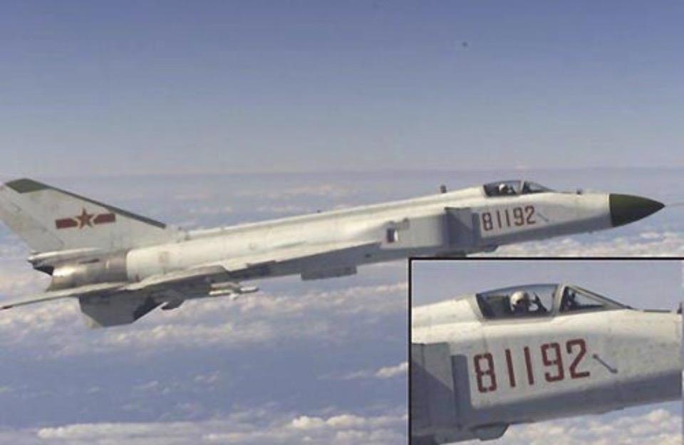 震撼的空中飞行，战斗机81192，守护蓝天！国家有难你会挺身而出么？