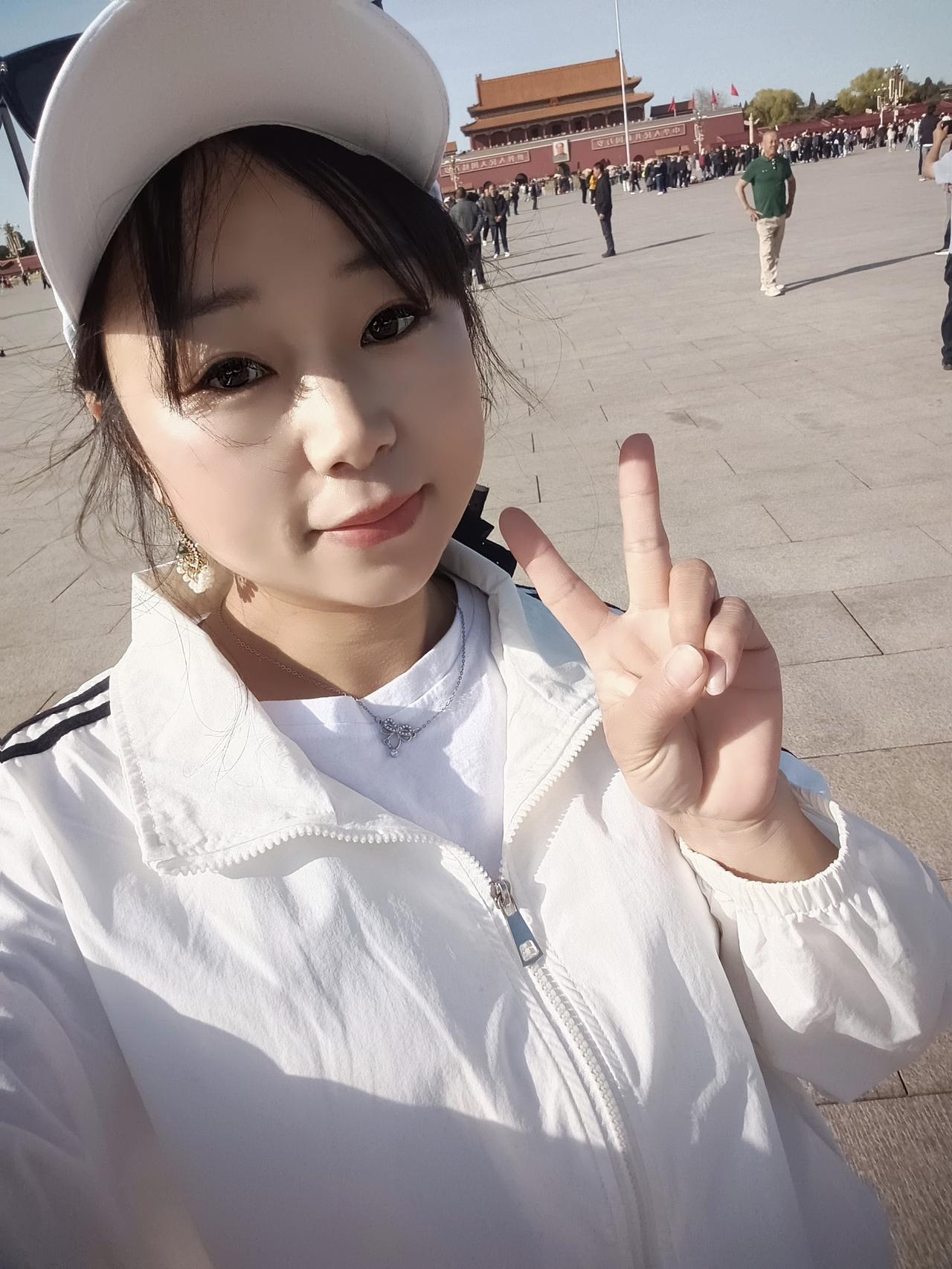 给你们分享点我自认为
今天在故宫，天安门广场，
颐和园拍的美照吧，