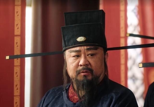 宋真宗赏赐了一壶酒给宰相王旦，叮嘱回去后务必和家人同饮。王旦回去打开酒壶，发现里