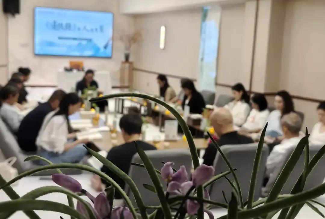 和一位书友聊了两个小时，我才发现，很多时候真正没看清的，其实是自己。

我认识一