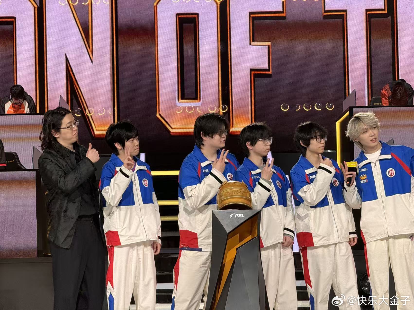 LGD第四周周冠军 LGD拿下第四周周冠，一日三鸡太关键了。和平精英职业联赛