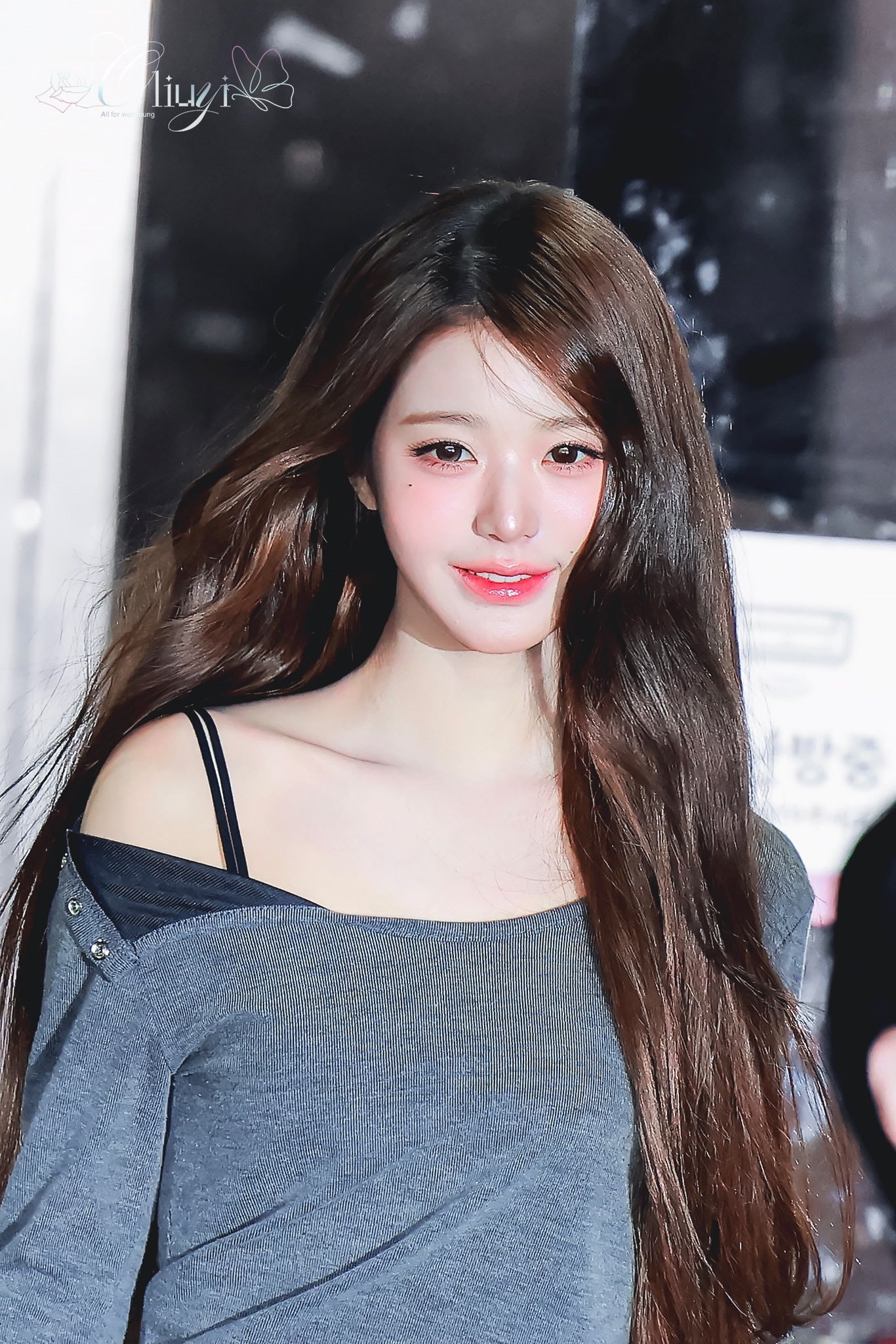 今天下班路的张元英☺️🎀🖤 