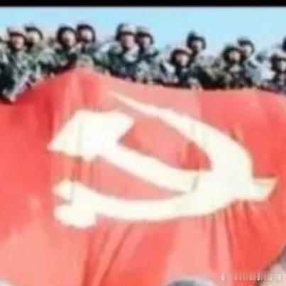 开路先锋号[超话]不羡慕流行色彩不留恋西装革履展当代军人雄风穿上这件迷彩服着一身