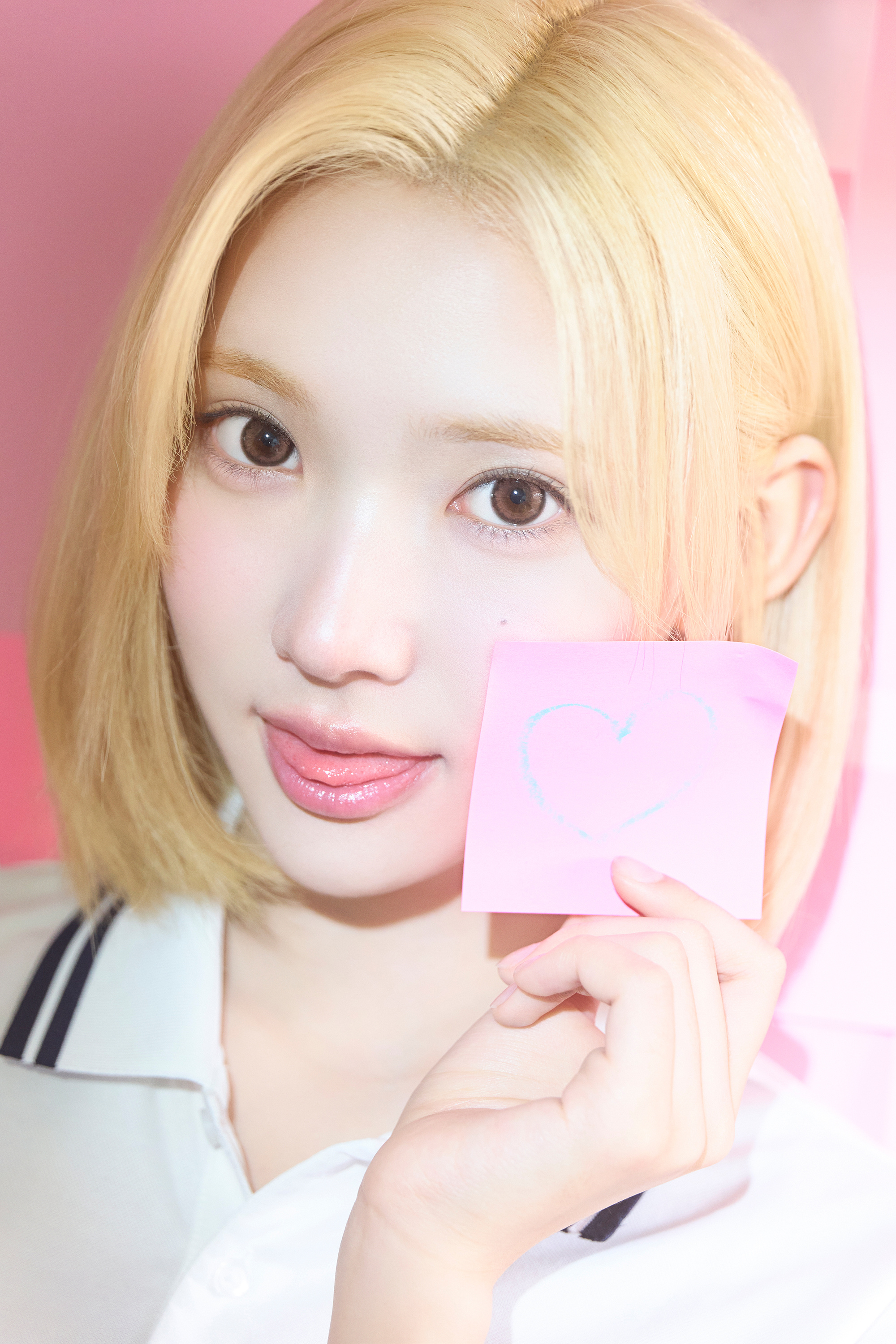 ICONIC HEART MV Image JIWOOHearts2Hearts