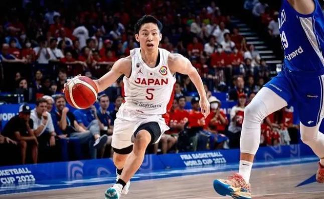 今天就看中国男篮的了！8月28日报道，昨晚，男篮世界杯E组爆出冷门，日本队以98