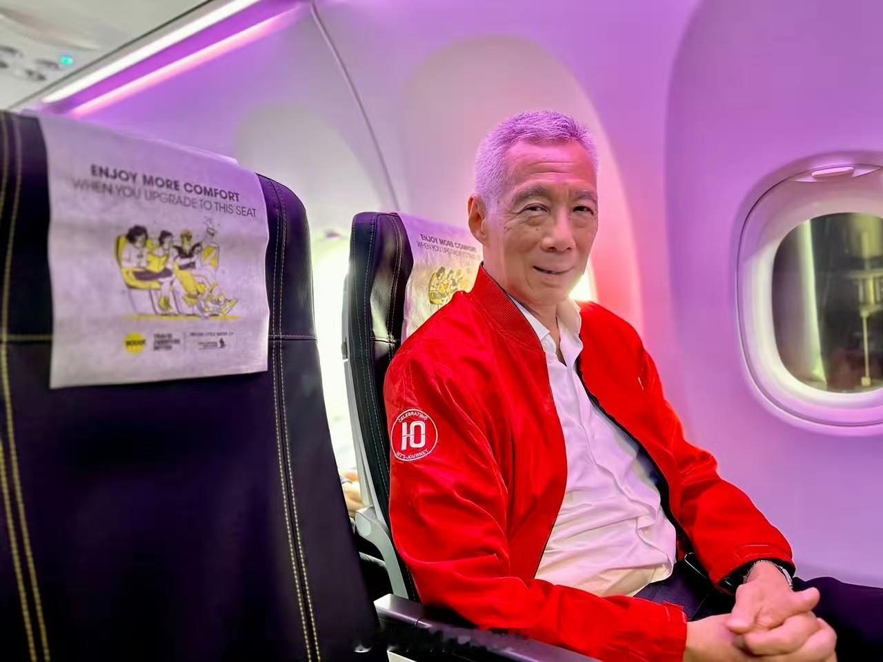 李显龙落地南宁开启5天访华之旅，下一站上海，但是不进京。
不是“降规格”，是刻意