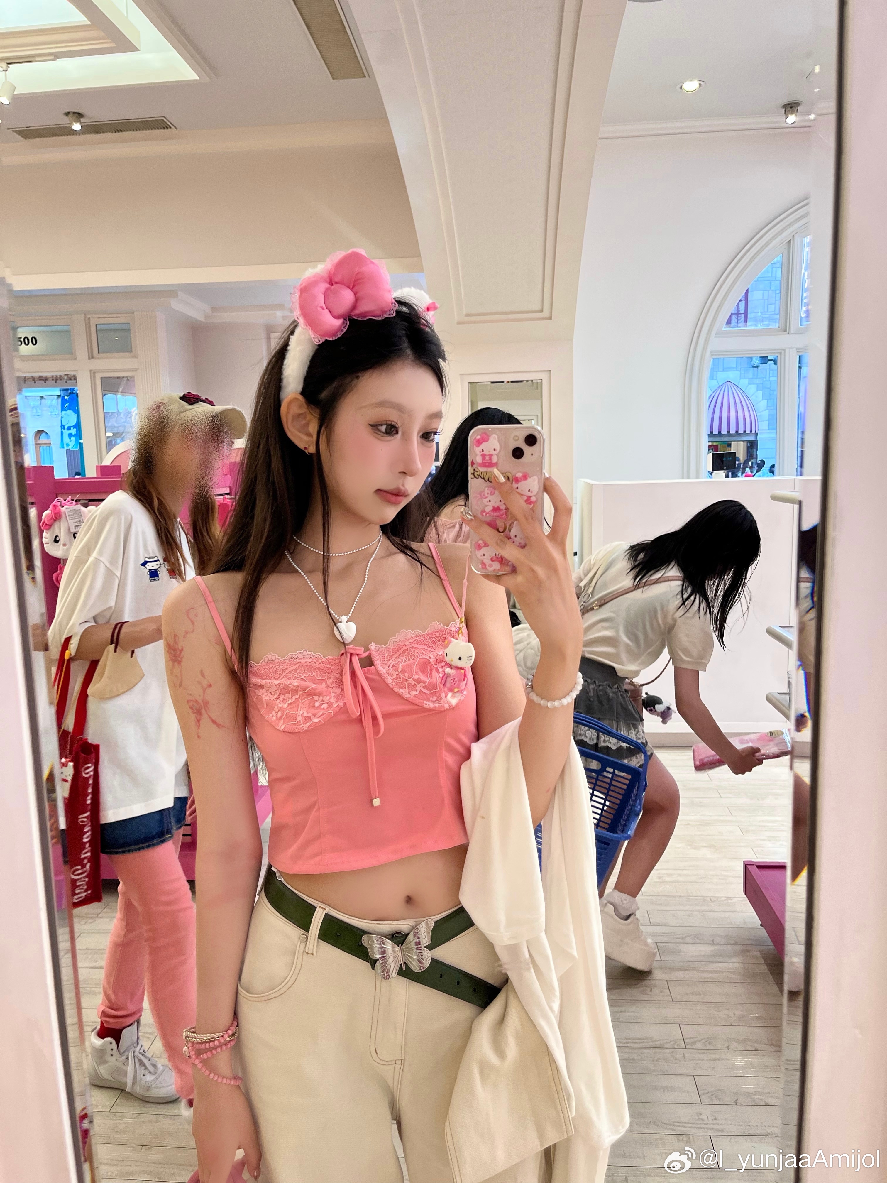 最近的七七八八九十JQKok终于把日本发完了尊嘟很喜欢自己的衣服 私下都是穿新品