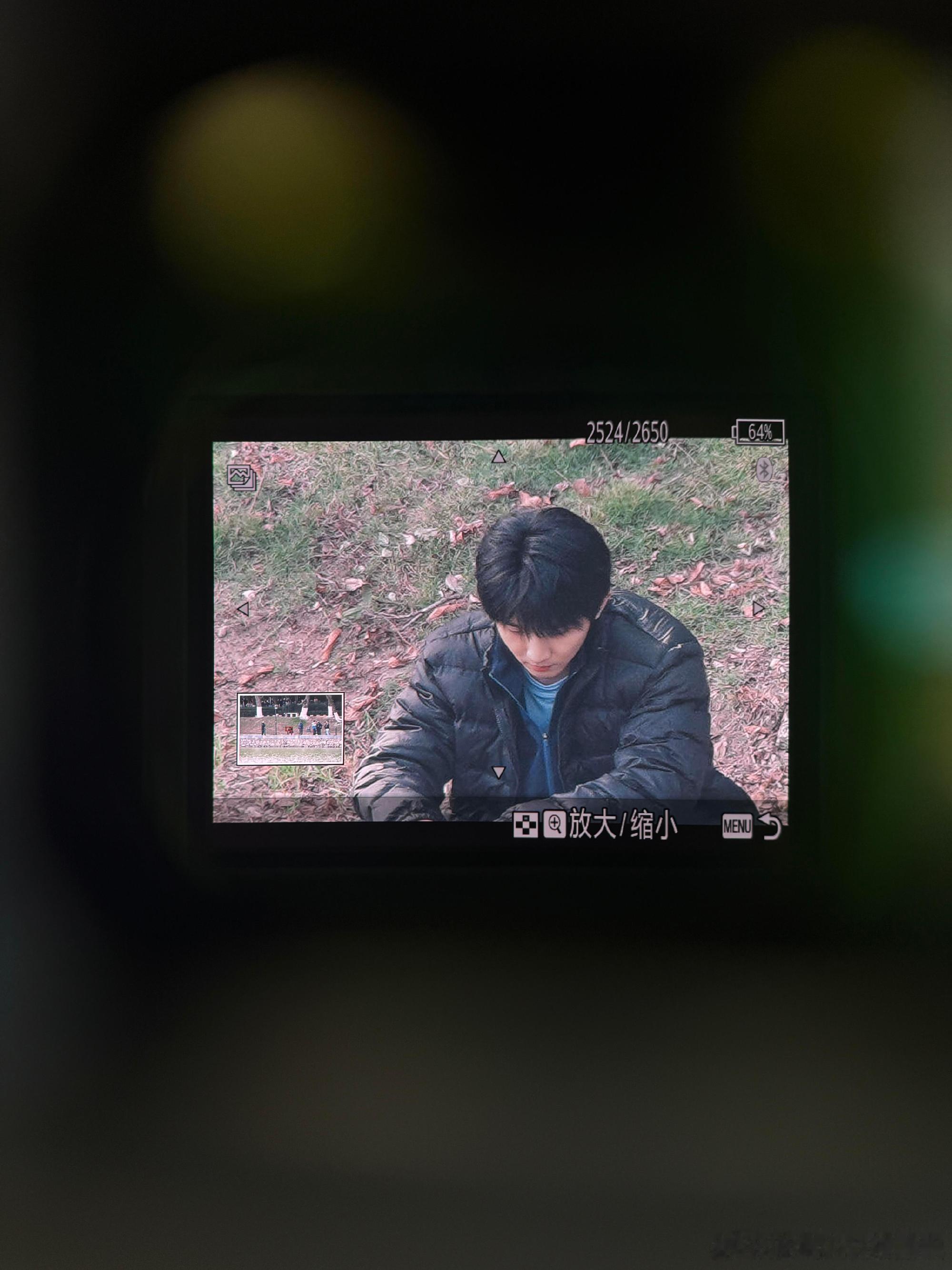 拍鸟遇到马嘉祺 博主拍鸟遇到《我们生活在南京》剧组，拍的马嘉祺好帅[不愧是你] 