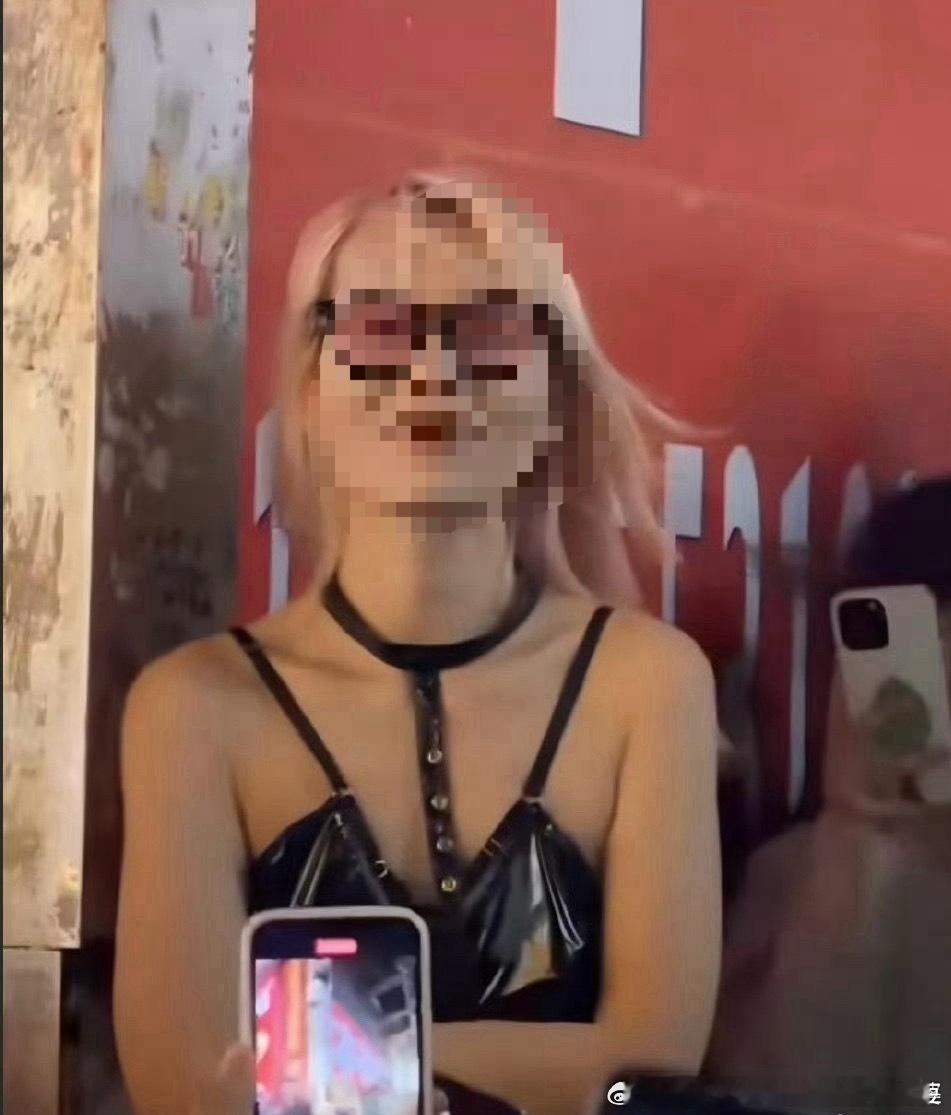 一男女在公众场合实施不雅行为被抓 长沙火锅店门口一男一女“大尺度”不雅行为被抓！