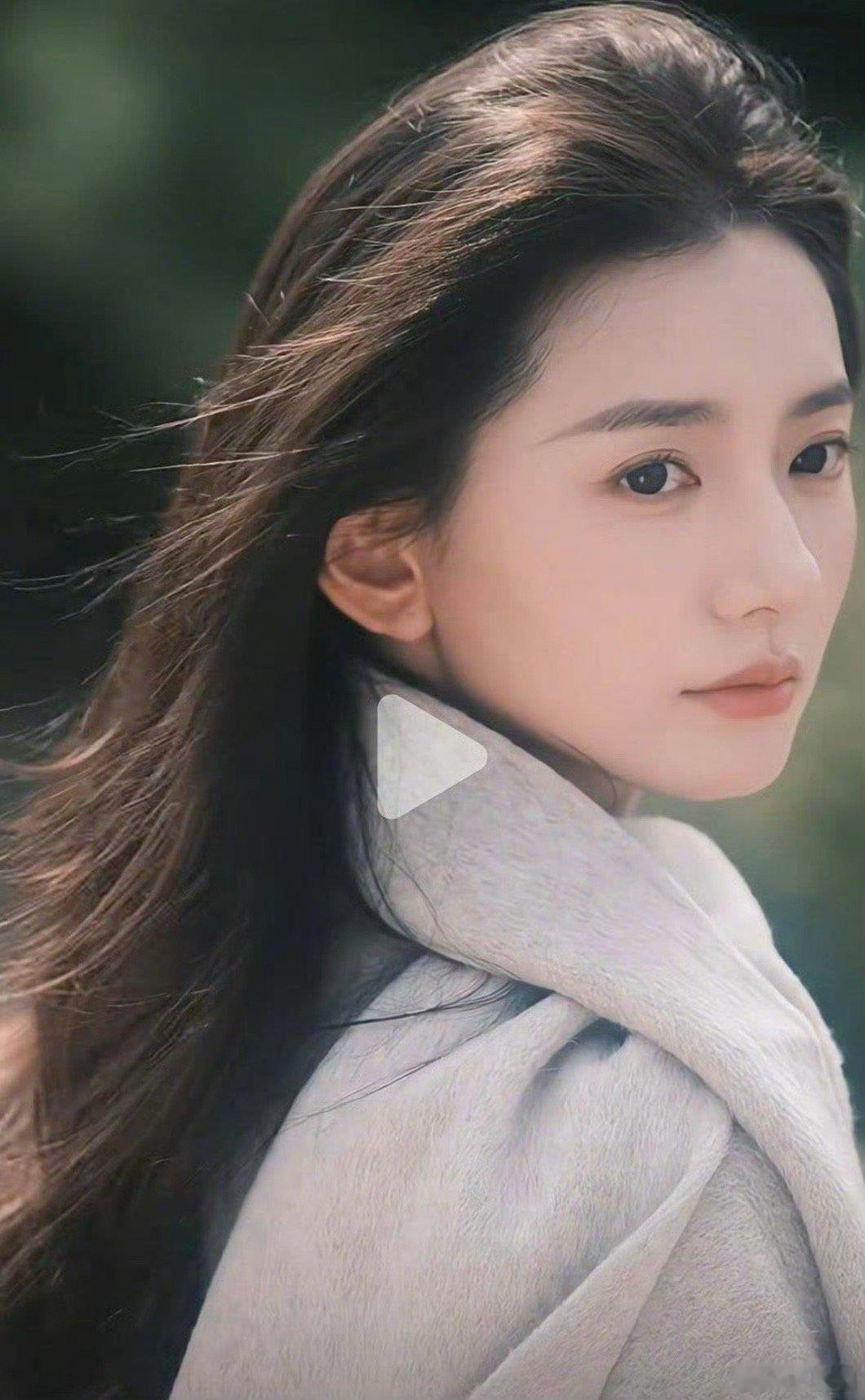于正新签的女艺人，看看颜值如何～ ​​​