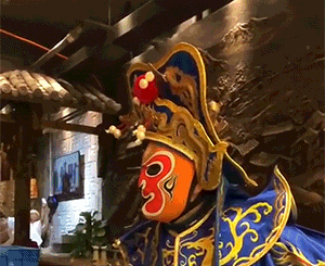 慢动作看国粹变脸，
总算明白脸谱是怎样换过去的。