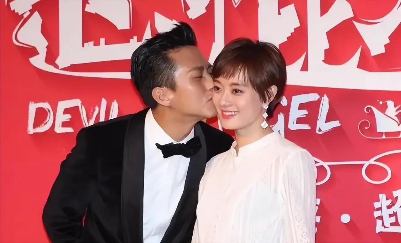 邓超与孙俪夫妇，十二年助学路，捐赠超九百万。他们每年资助西部学子，今年再捐71万