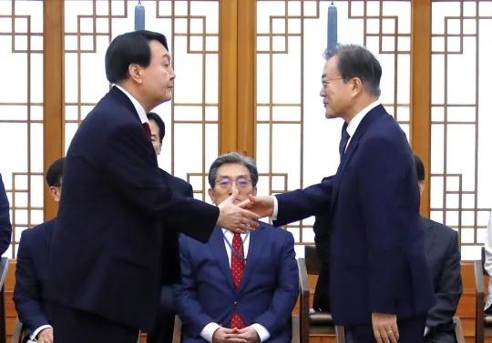 文在寅 vs 尹锡悦（第一集）
“尹锡悦政变”的开端…民政首席秘书室公务员的反思