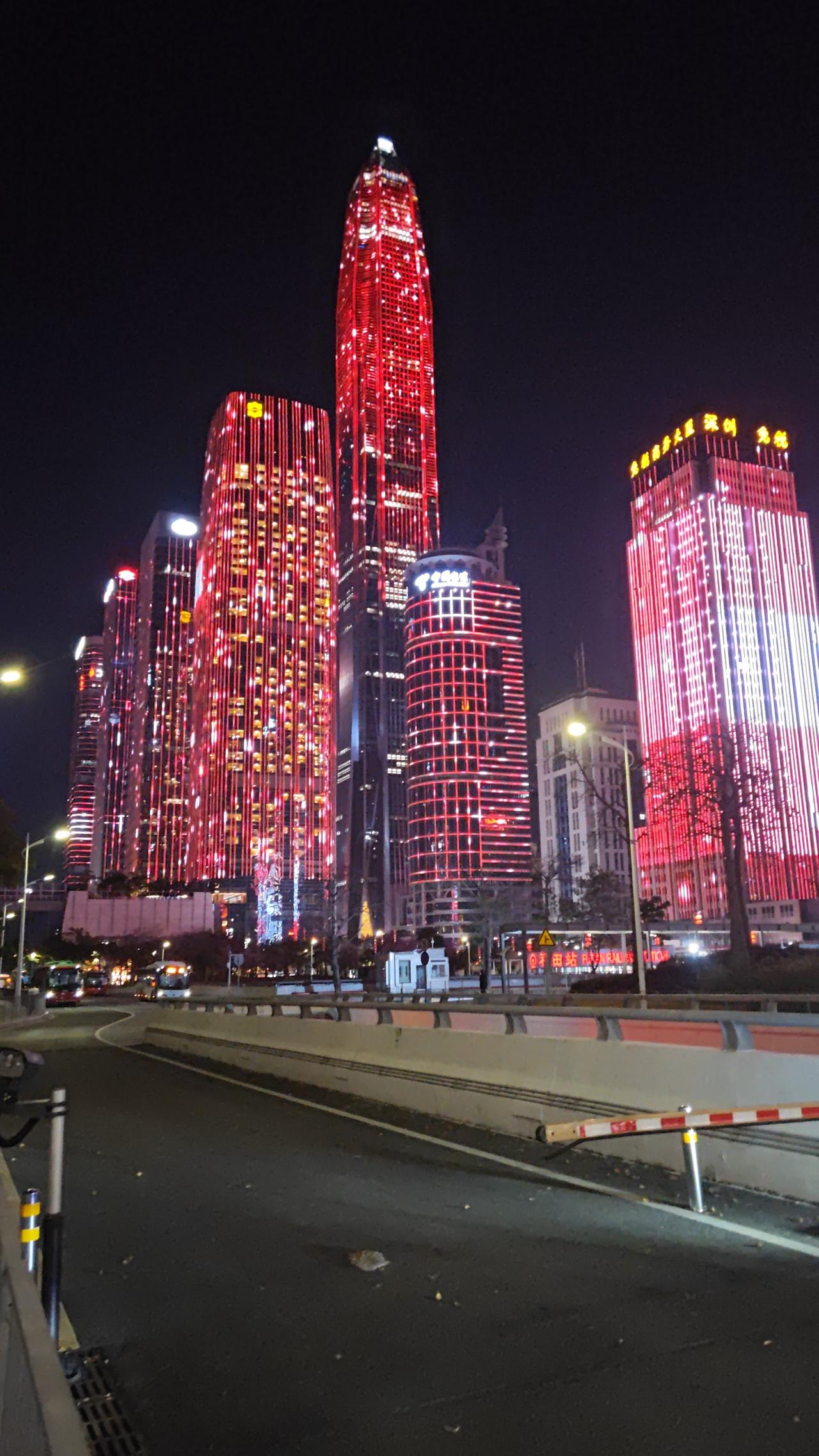 这就是张艺谋最新电影《惊蛰无声》的取景城市之一，广东省深圳市。这是一座年龄只有4