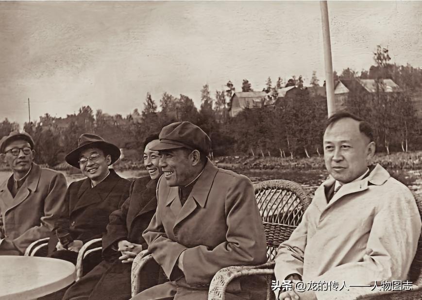 1957年9月，钱学森作为科学技术顾问随聂荣臻赴苏联访问