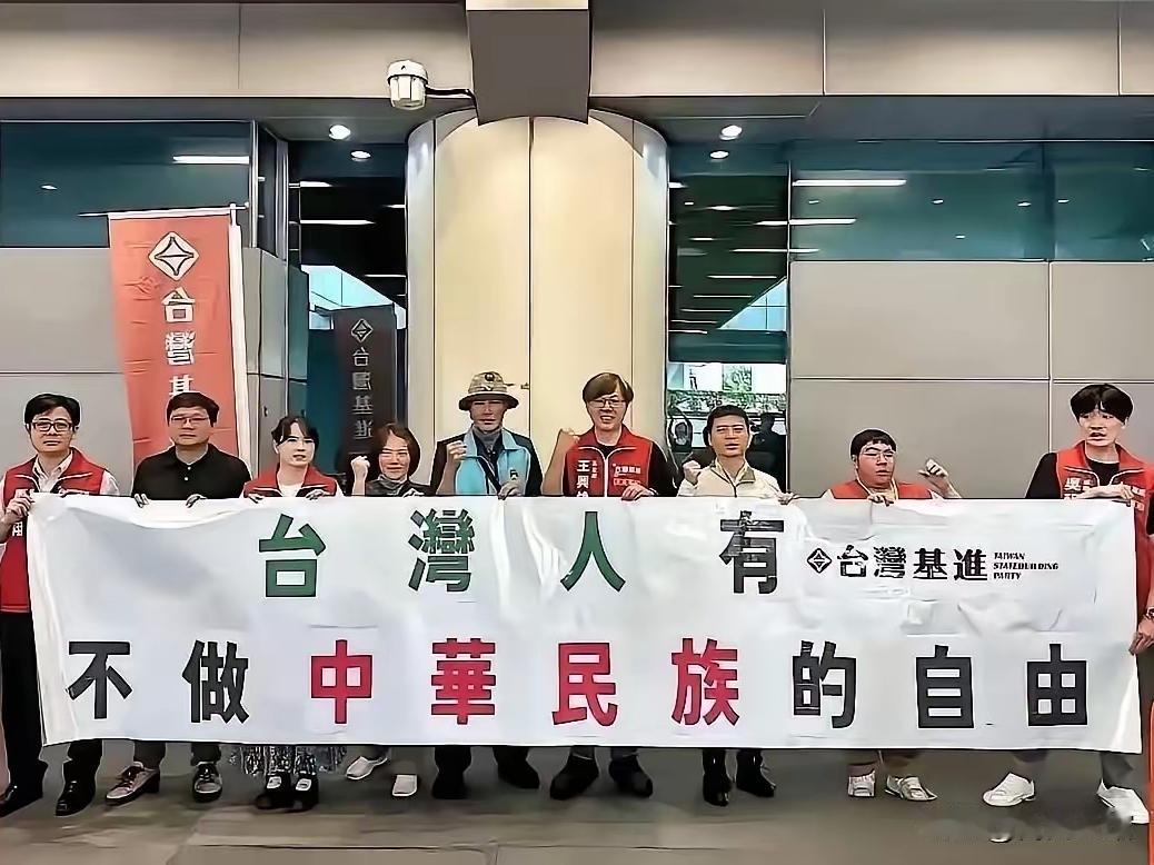 台湾的黄暐瀚用“不会讲日语”来质疑两岸亲情，沈伯洋炫耀祖辈当过抓捕抗日志士的“保