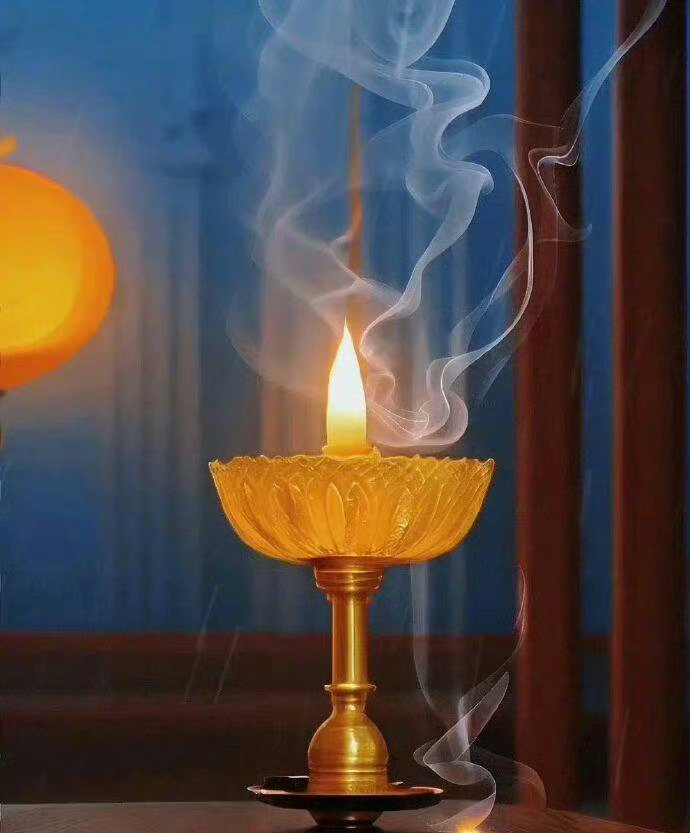 见到佛灯，许个愿吧，很灵的！ 