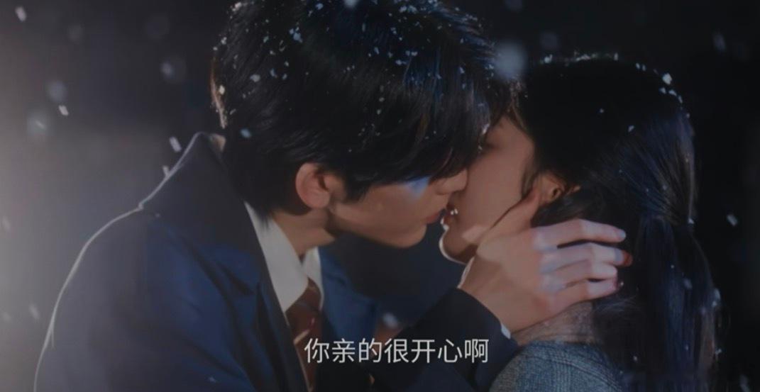 张凌赫你亲的很开心啊 窝巢。。啊啊啊啊啊啊啊这一秒过火开屏就给我了一个暴击。。。