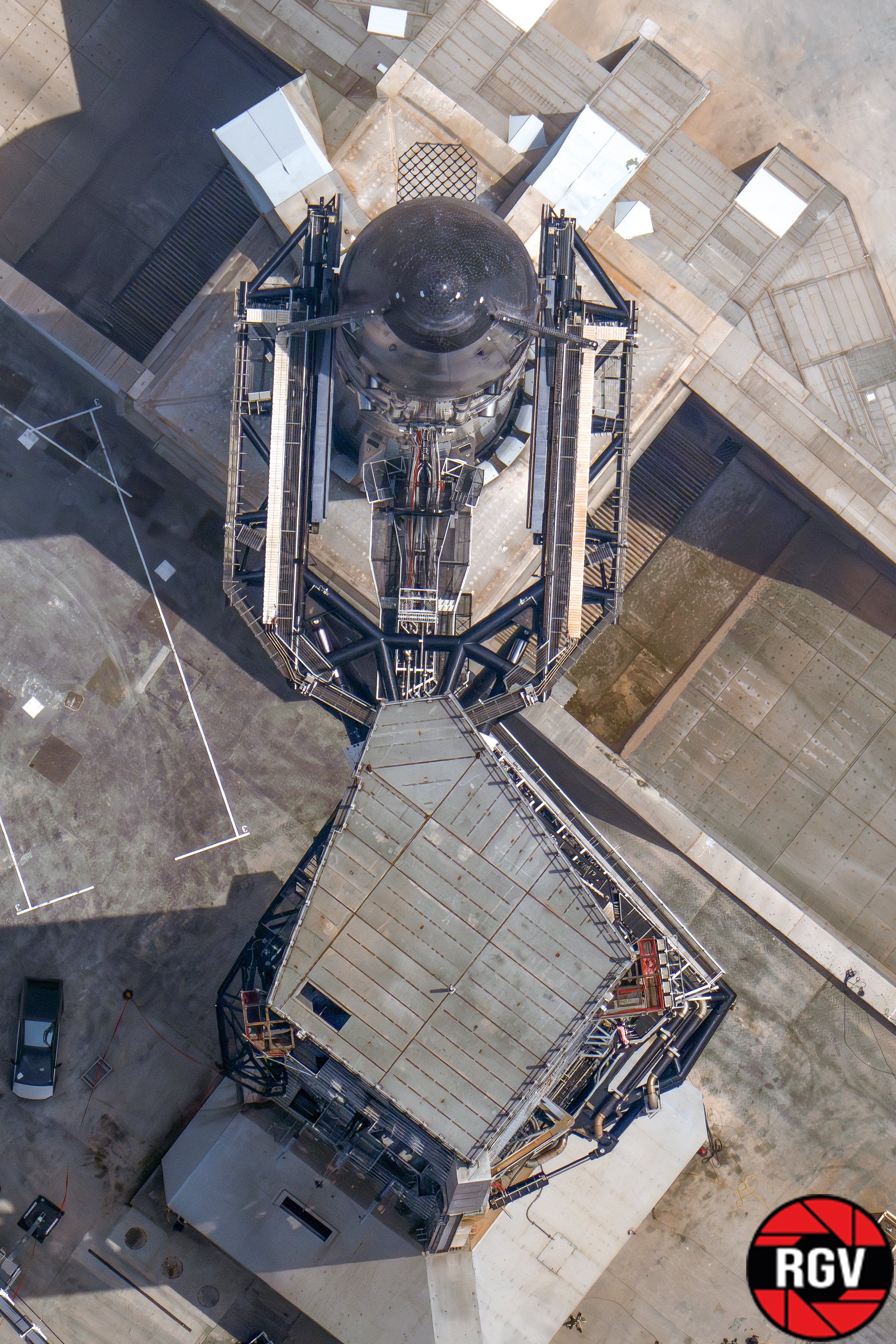 IFT-12：SpaceX星舰超重助推器B19和星舰飞船S39组合体航拍 