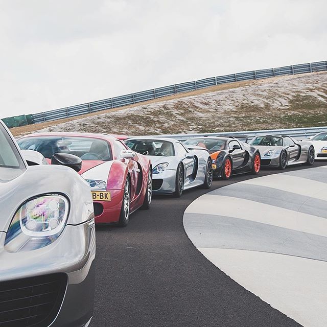 布加迪Veyron x 3 + 保时捷 918Spyder x 3 