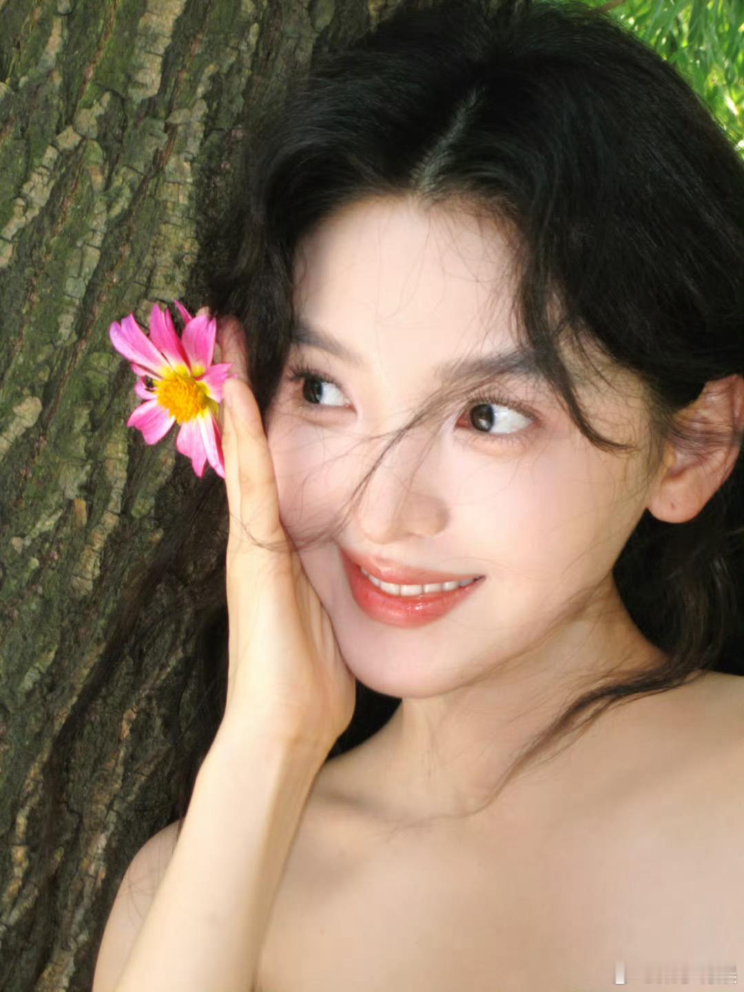 芭莎之夜第一波出图的艺人明星芭莎之夜出图明星芭莎之夜出图，章若楠好看的，[彩虹屁
