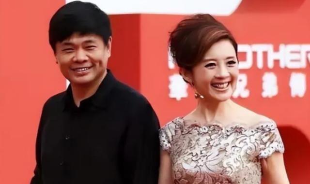 2004年，亿万富翁丁健对妻子说：＂给你一个亿，咱们离婚吧，我爱上别人了＂，妻子