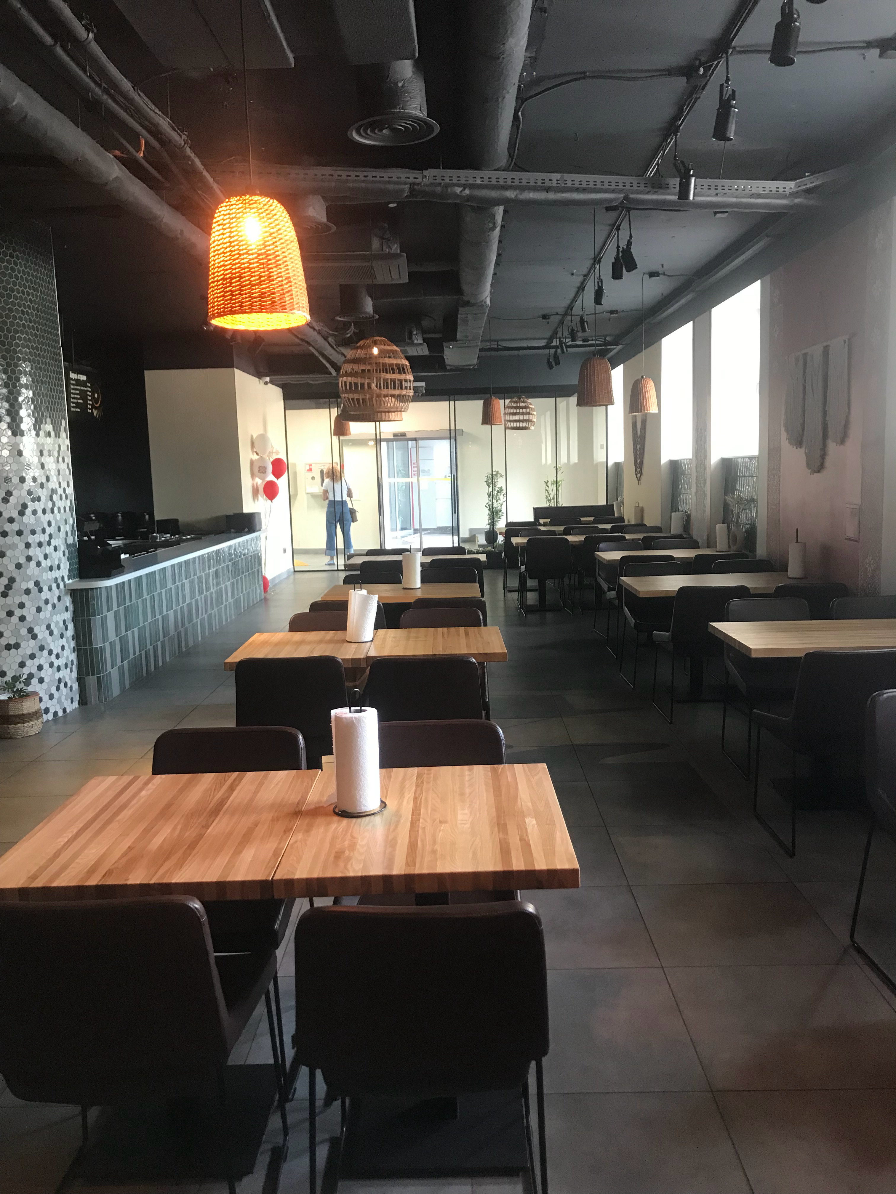 我们的乌克兰家常菜餐厅“斯维托利亚炉火”首店位于基辅中央火车站附近 乌克兰·基辅