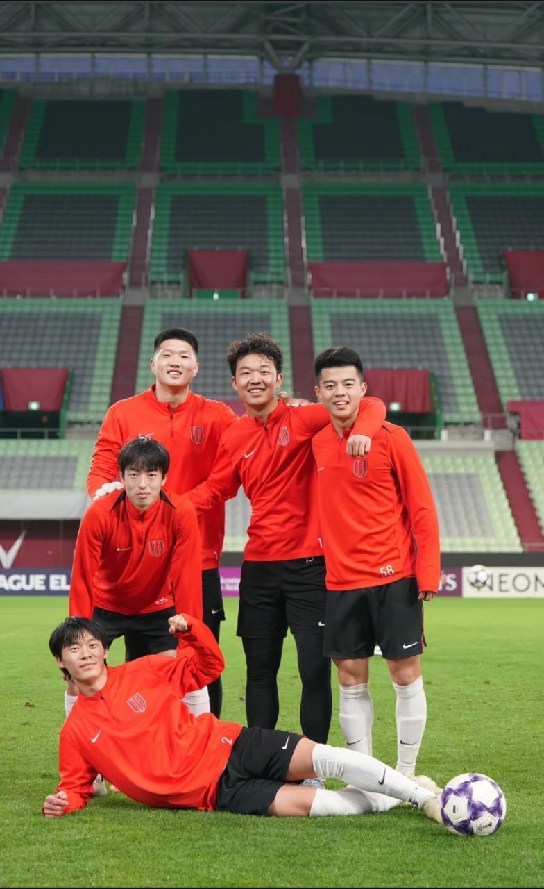 蓉蓉很爱户口本们，户口本们也很爱蓉蓉吧