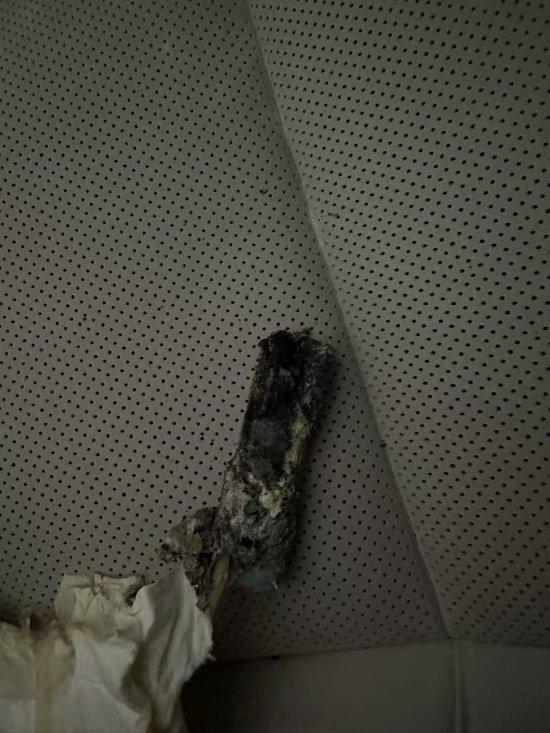 理想汽车MEGA车型发生地库内起火事件。涉事车主在社交平台发文称，火源位于主驾右