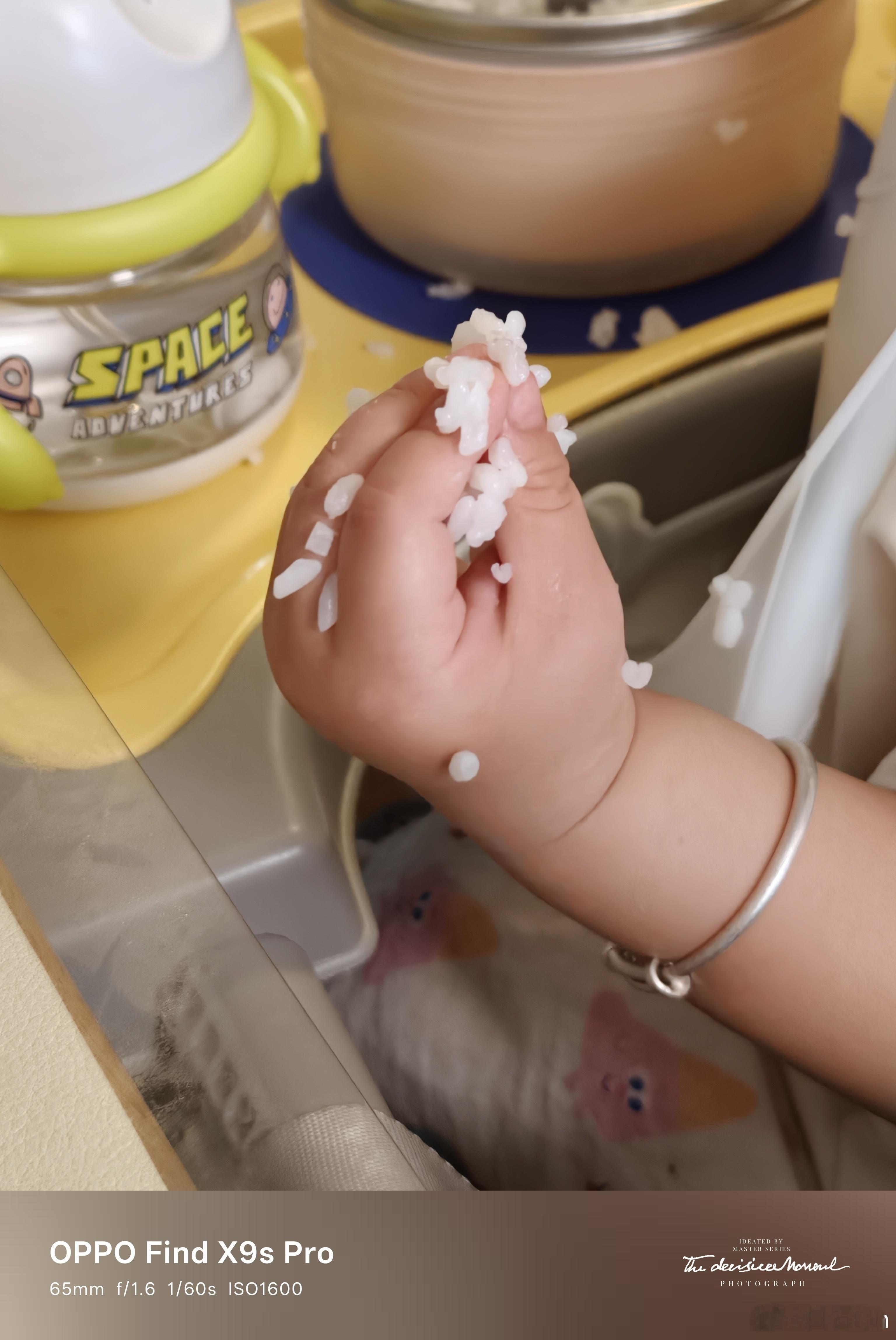 你们家小孩一岁多时候，也是这么吃饭的吗？🤔 