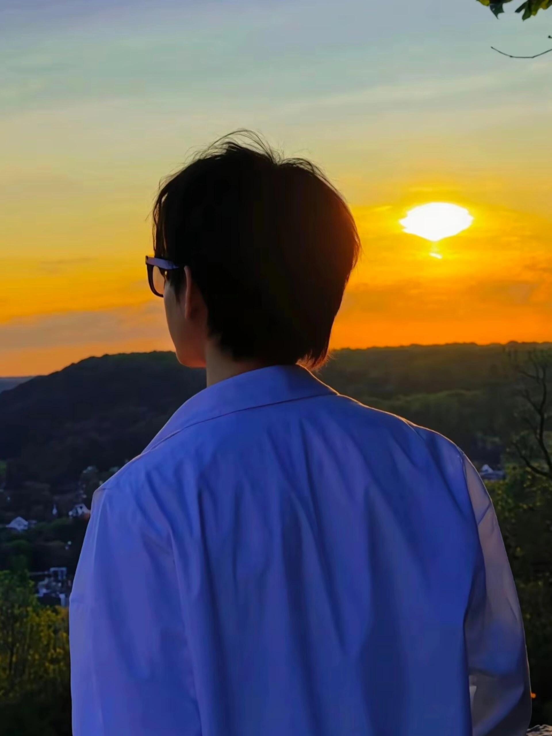 成毅我想和你一起看风景，从日出看到日落，从日落看到日出，寸步不离！成毅