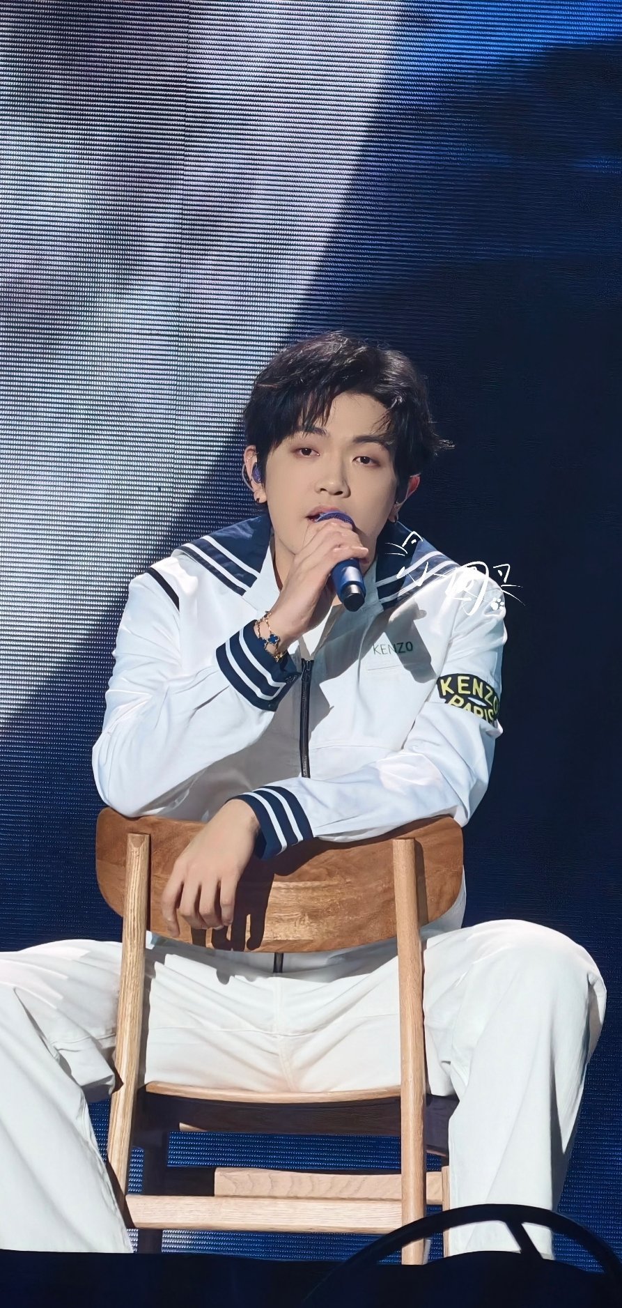 颜人中巡演卷出新高度真的太用心了，全程都是诚意。舞美精致、现场稳，细节拉满，不管