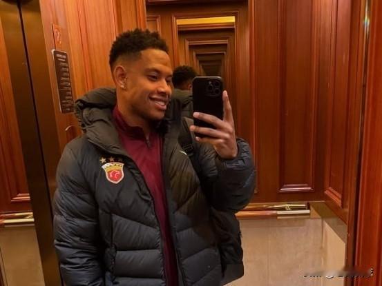 中超绯闻转会---茹萨…据悉海港中场茹萨合同到期将和海港分手，而成都蓉城有意引进