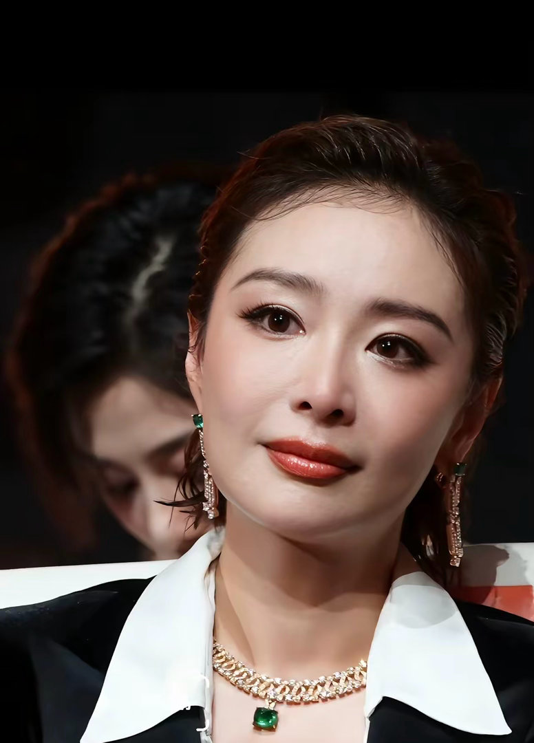 萨日娜拿“最佳女配角”，我接受，卫诗雅拿“最佳女主角”，我也接受，但我真的实在接