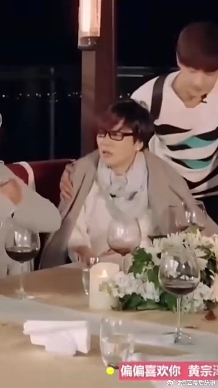 偶遇毛阿敏 问问当年房车细节刷到偶遇毛阿敏的动态，评论区画风统一，全是催更房车故