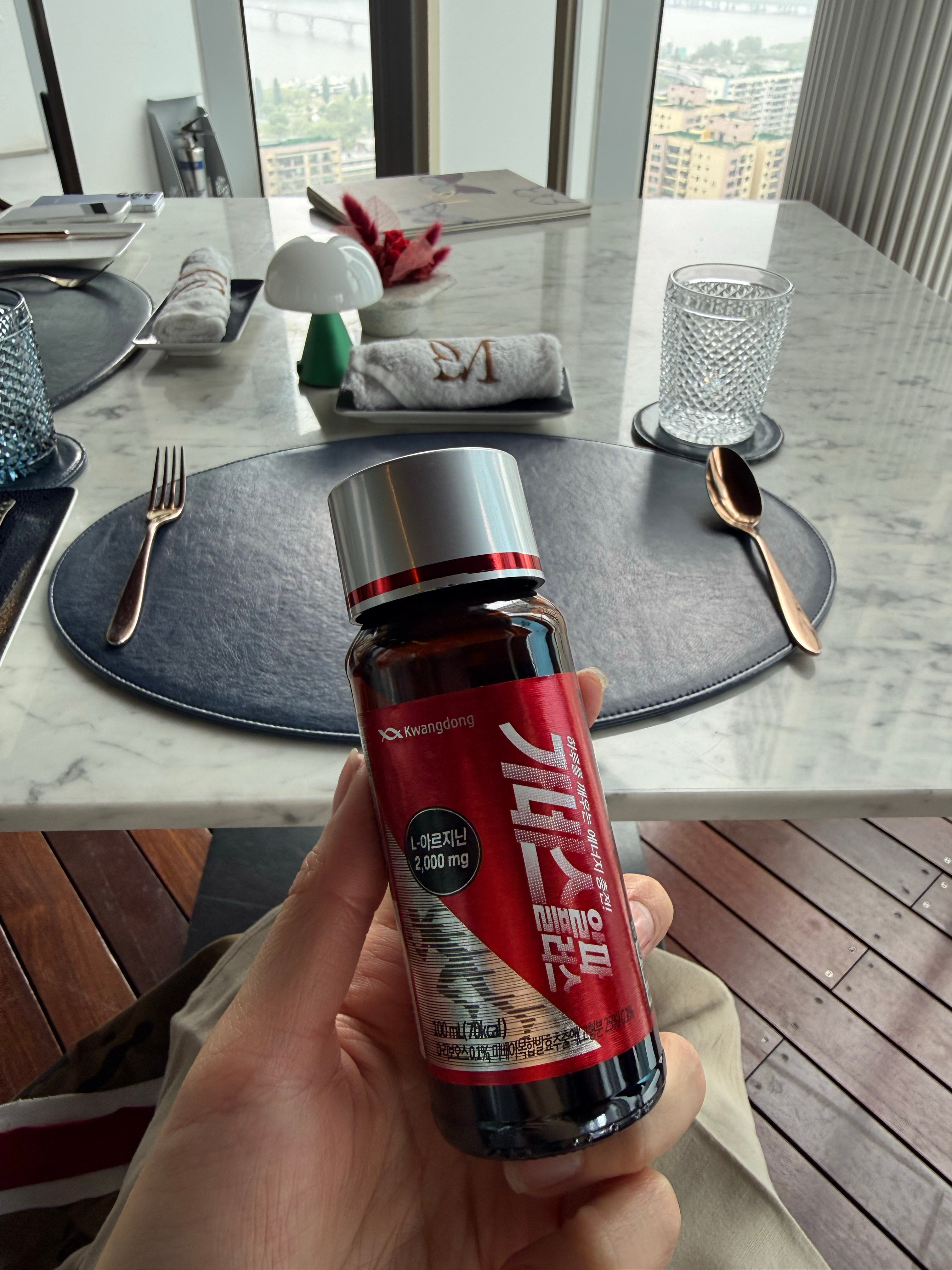 朋友给我拿的，说韩国药店现在特别火提升精力和抗疲劳的保健品，韩国人每天早上会喝一